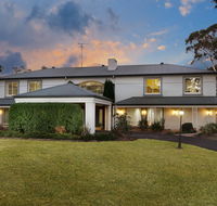 Luxury Bungalow - Foster Accommodation