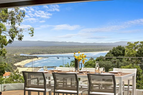 Luxury On The Hill, Noosa Heads - Foster Accommodation 0