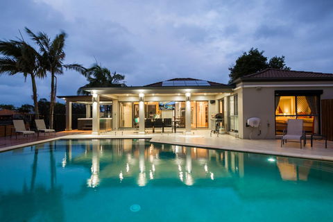 Luxury Waterfront Home - Foster Accommodation 0