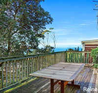 Mac's Surf Style - 12 Ocean Drive - Foster Accommodation
