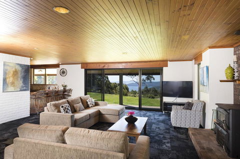 Magic Mountain At Smiths Lake - Foster Accommodation 1