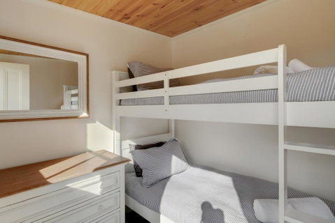 Magnetic Cottage Circa: 1850's - Foster Accommodation 2