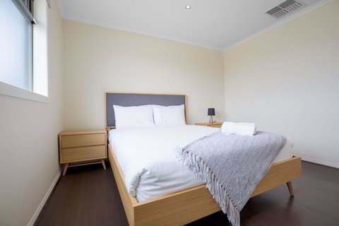 Magnificent Lux Stay@Mont Albert 4BR/WIFI/Garage - Foster Accommodation 2