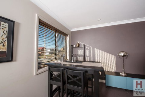 Maison Noir 2 - Well Appointed Modern Accommodation With Mountain Views - Foster Accommodation 3