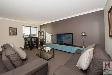 Maison Noir 2 - Well Appointed Modern Accommodation With Mountain Views - Foster Accommodation 1