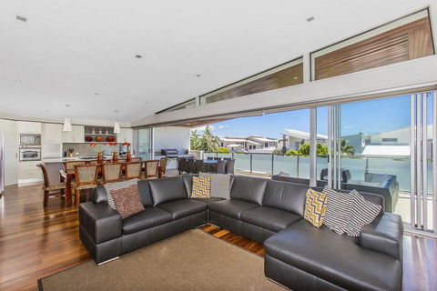 Malibu Beach House @ Corporate Boardies - Foster Accommodation 2