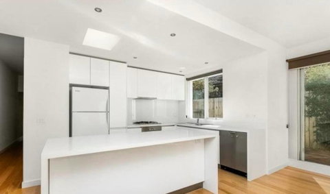 Malvern 3 Bedroom Home - Foster Accommodation 2
