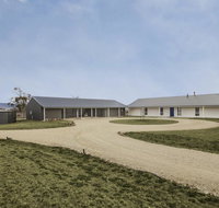 Manna Tree Farm -modern home with majestic views in stunning countryside - Foster Accommodation