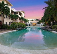 Marina View Apartment - Walk to the Strand - Foster Accommodation