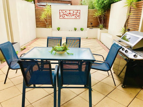 Melbourne Inner City Short Stay Near Flemington Racecourse Free Wifi And Netflix - Foster Accommodation 1