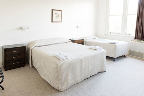 Mercantile Hotel - Foster Accommodation 1