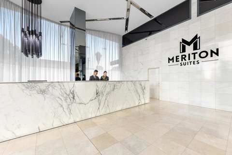 Meriton Suites Mascot Central - Foster Accommodation 1