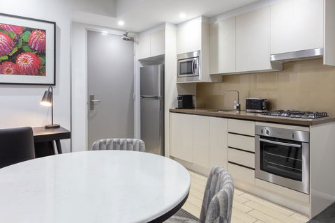 Meriton Suites North Ryde - Foster Accommodation 1
