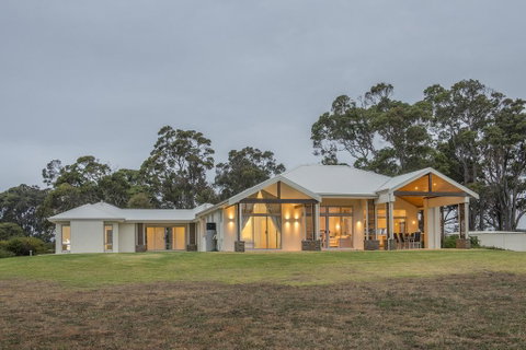 Metricup House - Elegant Country Retreat - Foster Accommodation 1