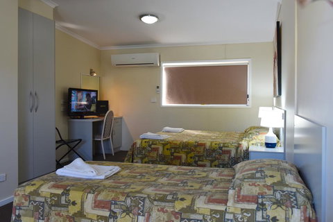 Mia Motel - Foster Accommodation 1