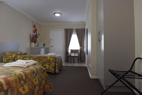 Mia Motel - Foster Accommodation 2