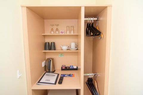 Miami Hotel Melbourne - Foster Accommodation 2