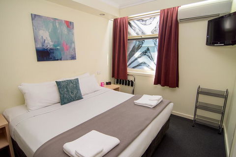 Miami Hotel Melbourne - Foster Accommodation 1