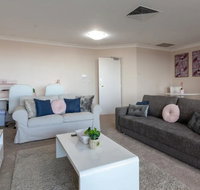 Milsons Point Apartment with Harbour Bridge Views - Foster Accommodation