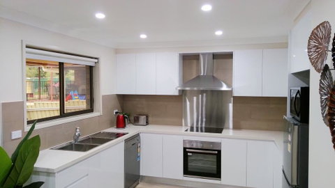 Modern 4-Bedroom House On Cunningham Near Singleton CBD Hunter Valley - Foster Accommodation 2