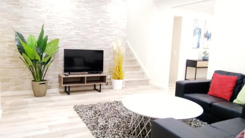 Modern 4-Bedroom House On Cunningham Near Singleton CBD Hunter Valley - Foster Accommodation 0