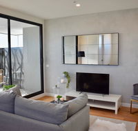 Modern and Elegant Apartment Near The Beach - Foster Accommodation