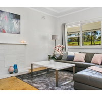 Modern Aus home on the edge of North Ryde Oval - Foster Accommodation