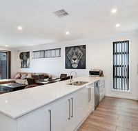 Modern Luxury at Christies Beach - Foster Accommodation
