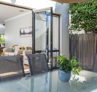 MOMENTS FROM BRADDON  ANU SPACIOUS and RELAXED - Foster Accommodation