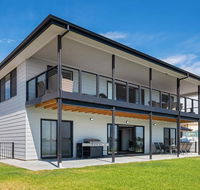 Moments on the Water - Foster Accommodation