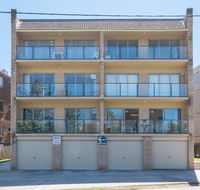 Moondara Unit 2 21 Bulcock Beach Esplanade Bulcock Beach - Foster Accommodation