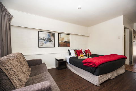 Motel Oasis - Foster Accommodation 1