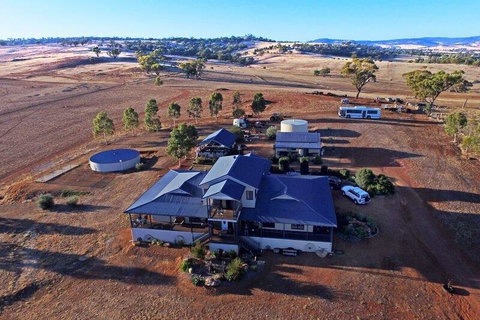 Mountain Park Retreat - Foster Accommodation 1