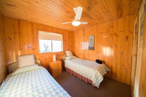 Mundic Waterfront Cottages - Foster Accommodation 3
