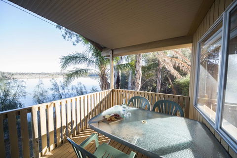 Mundic Waterfront Cottages - Foster Accommodation 0