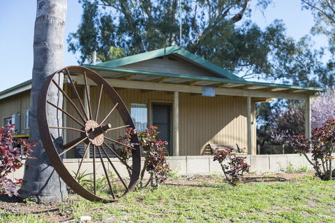 Mundic Waterfront Cottages - Foster Accommodation 1