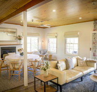 Myrtle Tree Lodge - Flowers Kangaroo Valley - Foster Accommodation