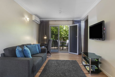 The Peninsula Riverside Serviced Apartments - Foster Accommodation 17