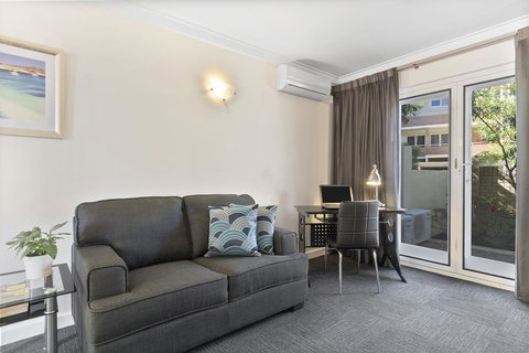 The Peninsula Riverside Serviced Apartments - Foster Accommodation 1