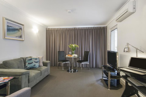 The Peninsula Riverside Serviced Apartments - Foster Accommodation 31