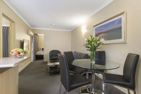 The Peninsula Riverside Serviced Apartments - Foster Accommodation 20