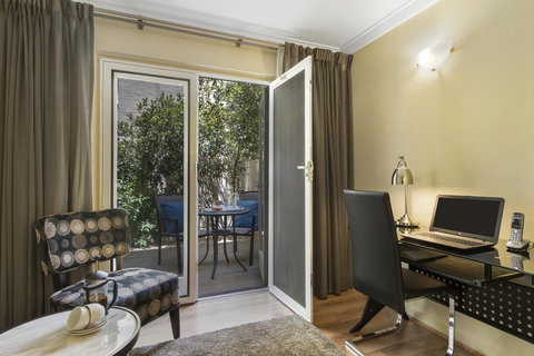 The Peninsula Riverside Serviced Apartments - Foster Accommodation 24