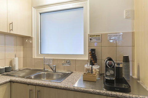 The Peninsula Riverside Serviced Apartments - Foster Accommodation 37