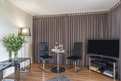 The Peninsula Riverside Serviced Apartments - Foster Accommodation 21