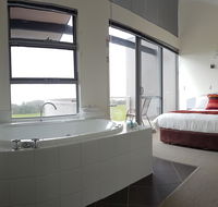 Cosy Corner Sea View Apartments - Foster Accommodation