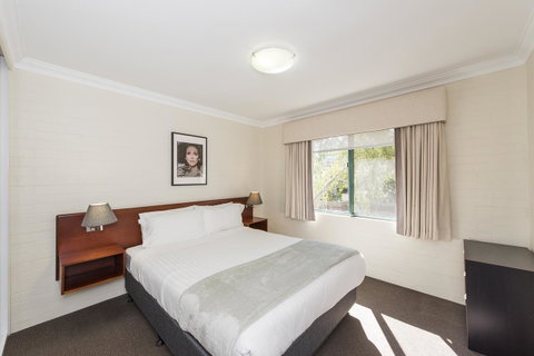 Subiaco Village 30 - Foster Accommodation 14