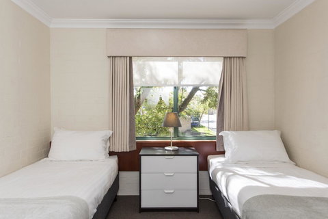 Subiaco Village 30 - Foster Accommodation 18