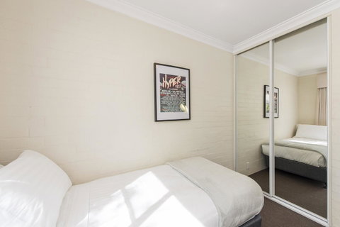 Subiaco Village 30 - Foster Accommodation 20