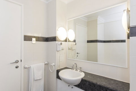 Subiaco Village 30 - Foster Accommodation 15