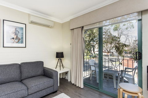 Subiaco Village 30 - Foster Accommodation 6